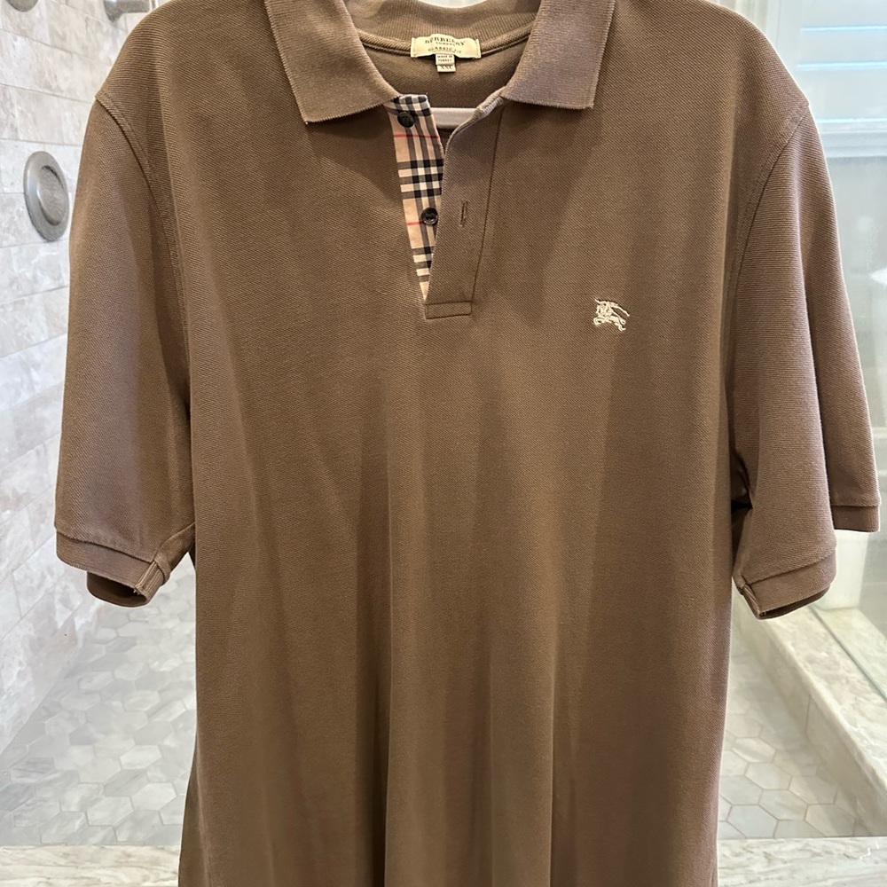 Burberry men’s short sleeve polo.Color is Olive. Burberry classic print size XXL